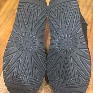 UGG Sz 6 Black Suede Slip-On Boots